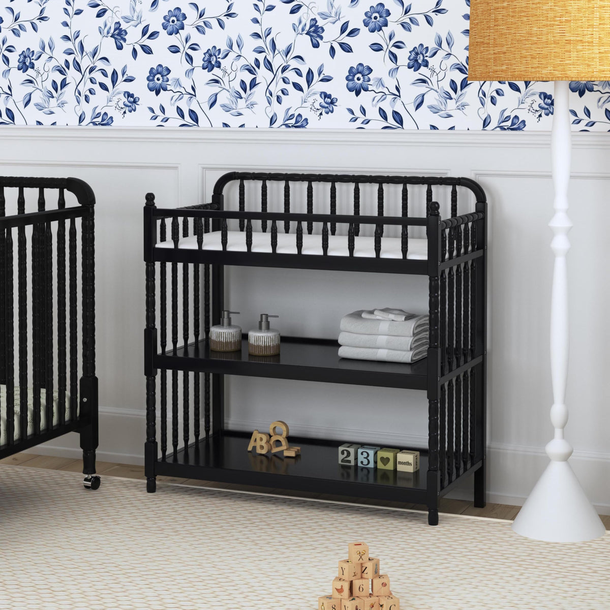Changing Table with Pad in Ebony V550623